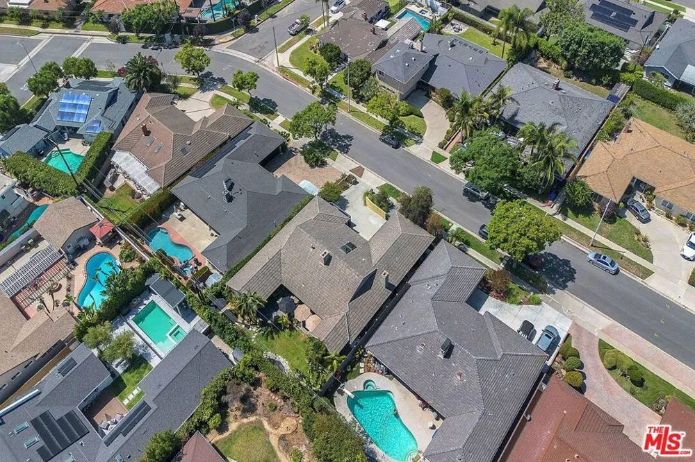 6020 S Halm Avenue Los Angeles, CA 90056