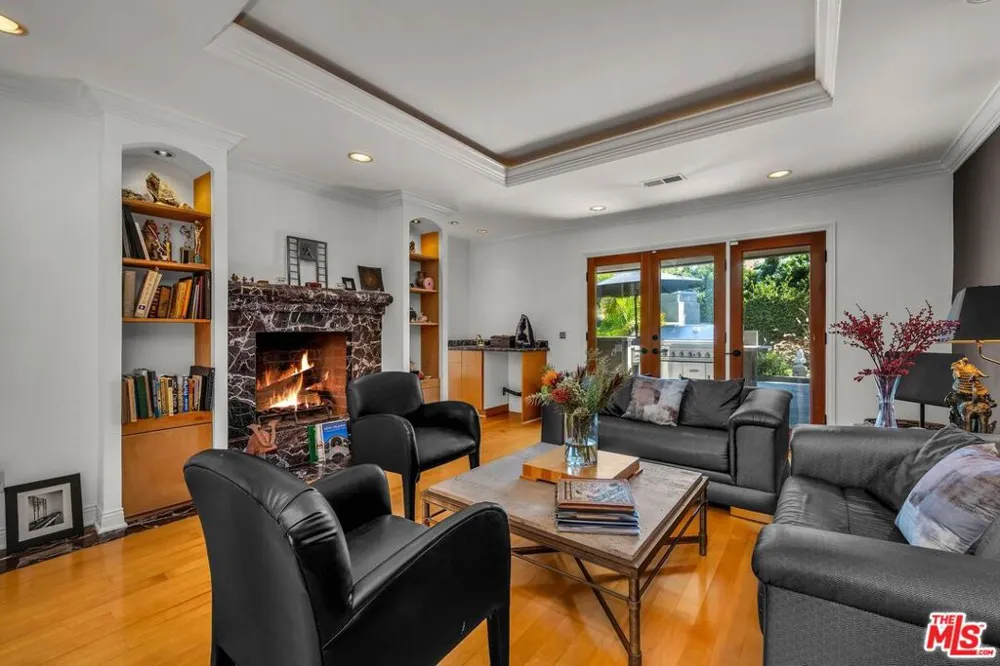 6020 S Halm Avenue Los Angeles, CA 90056