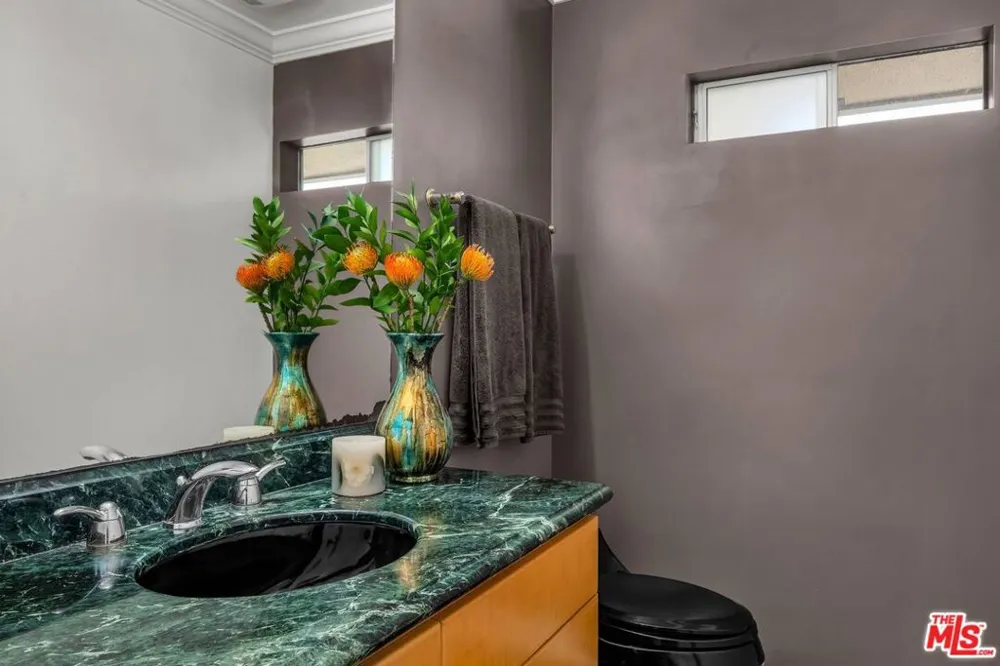 6020 S Halm Avenue Los Angeles, CA 90056