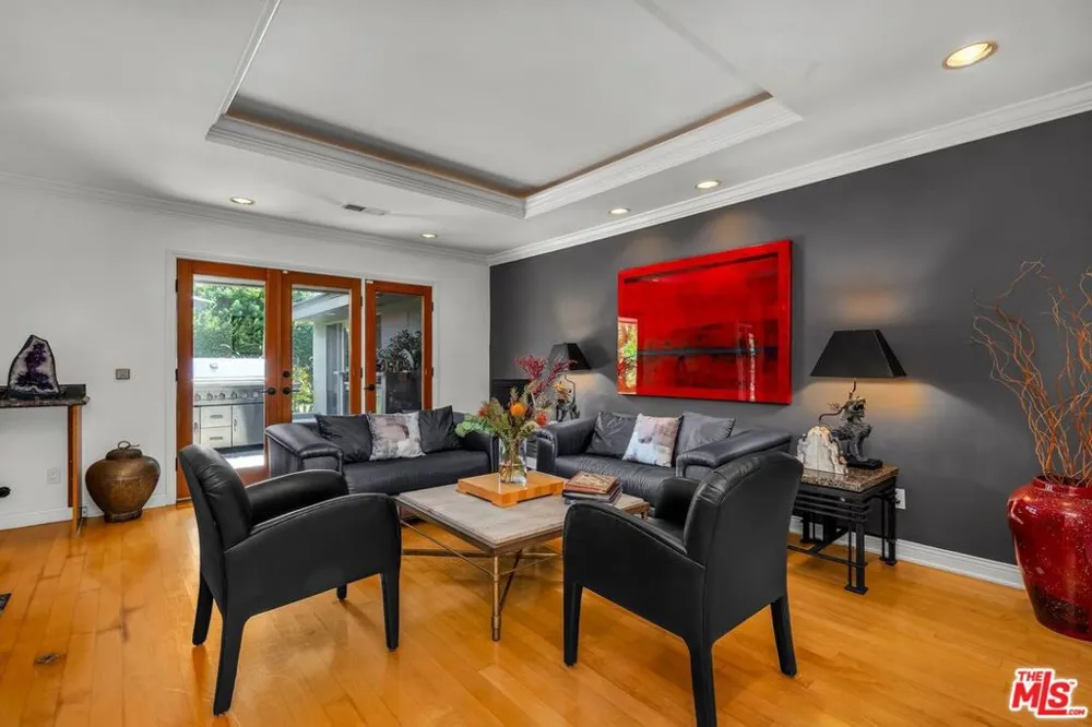 6020 S Halm Avenue Los Angeles, CA 90056