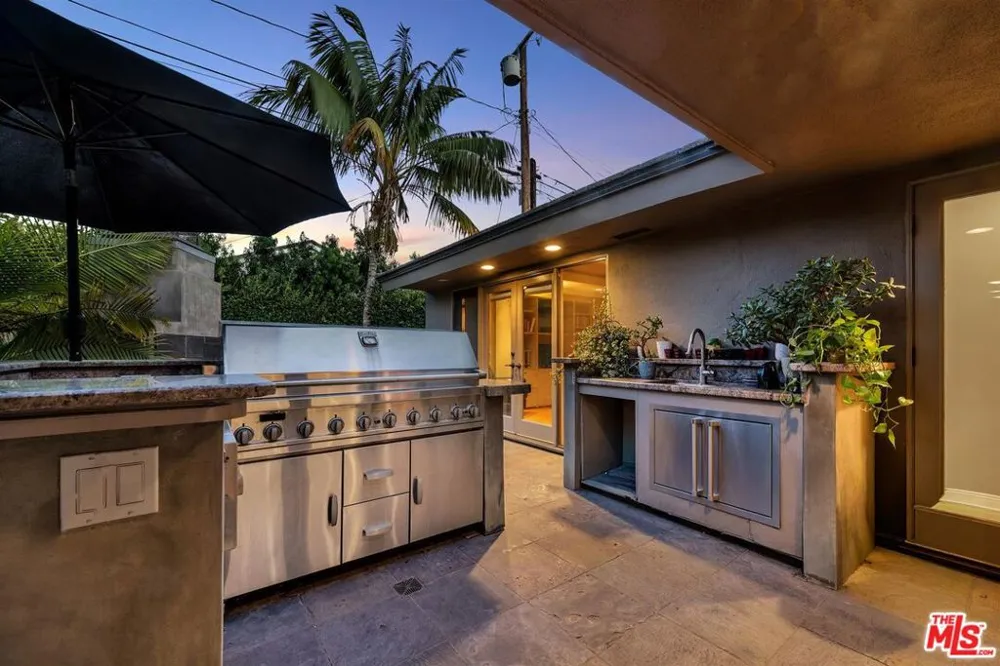 6020 S Halm Avenue Los Angeles, CA 90056