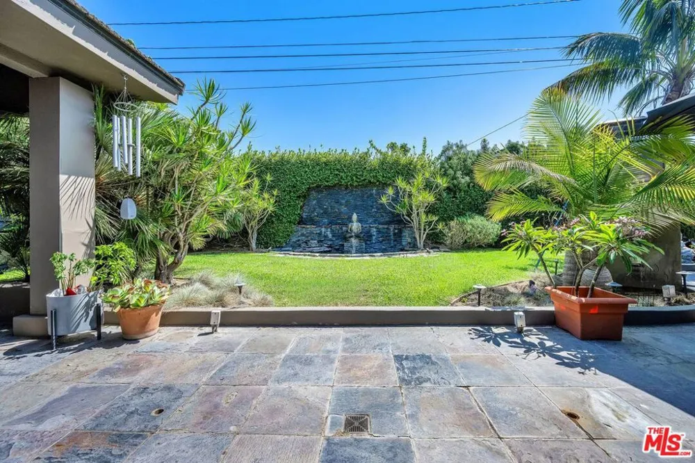 6020 S Halm Avenue Los Angeles, CA 90056
