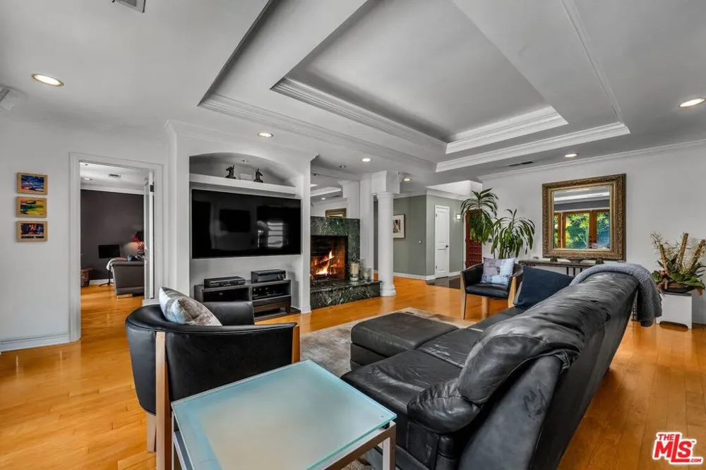 6020 S Halm Avenue Los Angeles, CA 90056