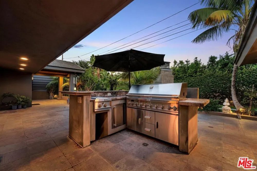 6020 S Halm Avenue Los Angeles, CA 90056