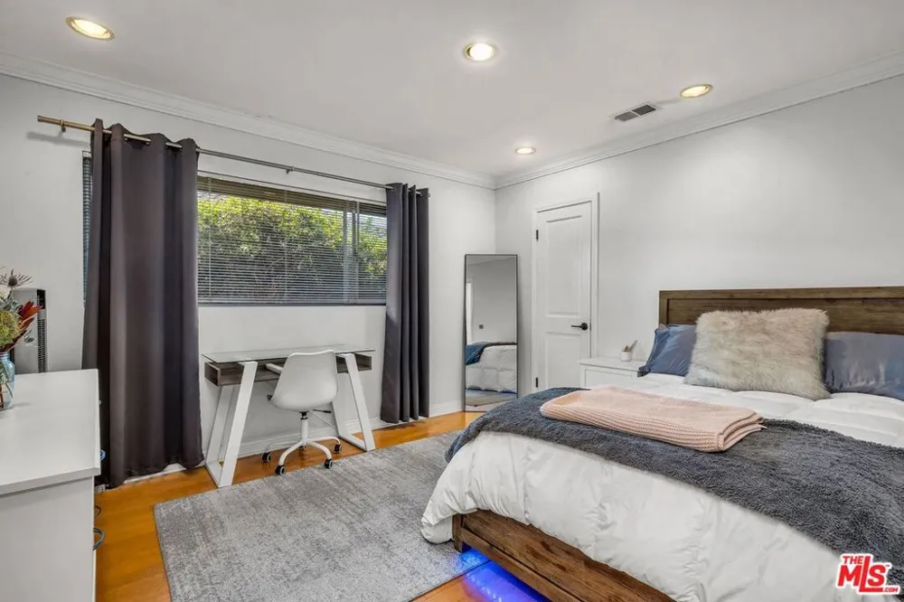 6020 S Halm Avenue Los Angeles, CA 90056