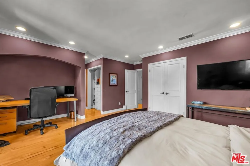 6020 S Halm Avenue Los Angeles, CA 90056