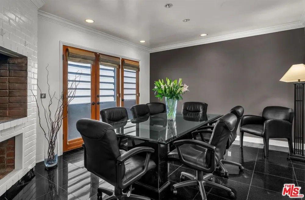 6020 S Halm Avenue Los Angeles, CA 90056