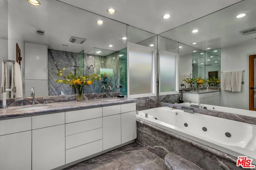 6020 S Halm Avenue Los Angeles, CA 90056