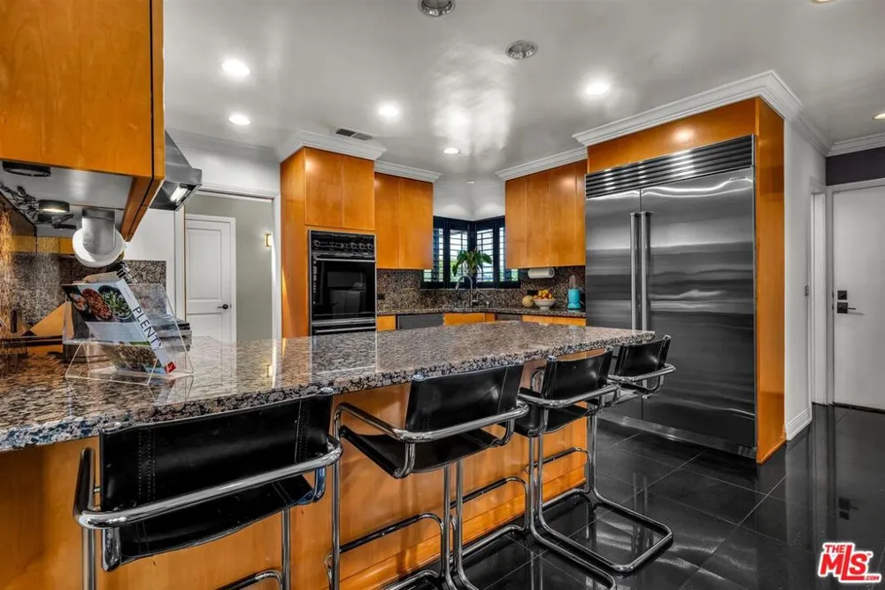 6020 S Halm Avenue Los Angeles, CA 90056