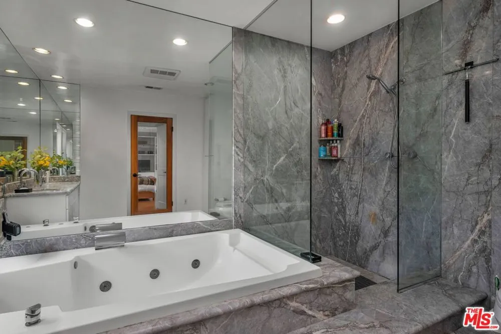 6020 S Halm Avenue Los Angeles, CA 90056