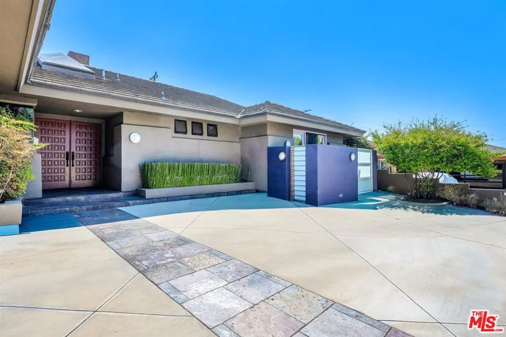 6020 S Halm Avenue Los Angeles, CA 90056