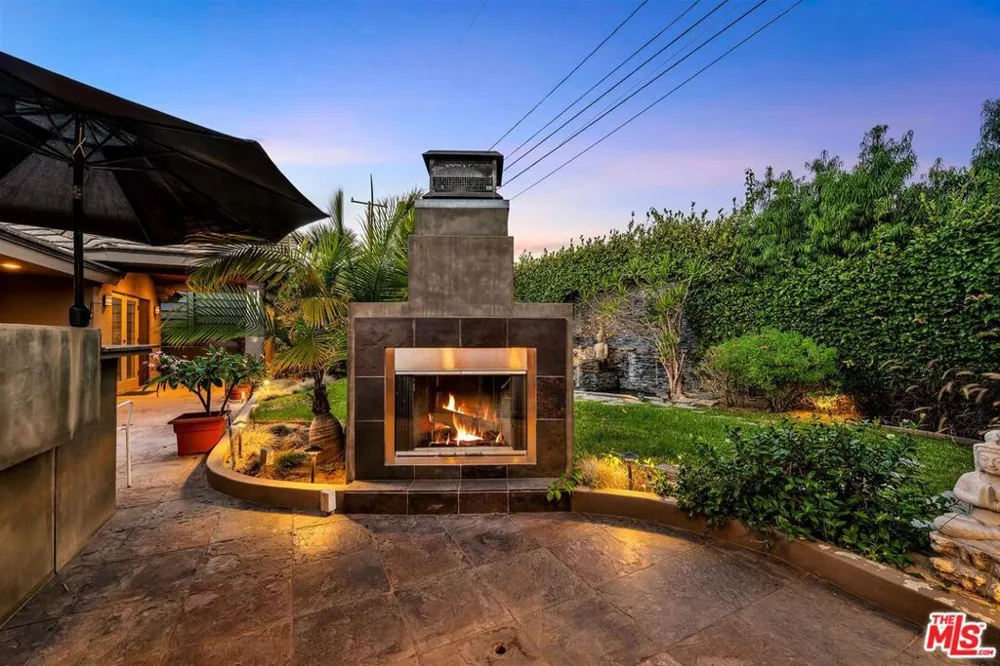 6020 S Halm Avenue Los Angeles, CA 90056