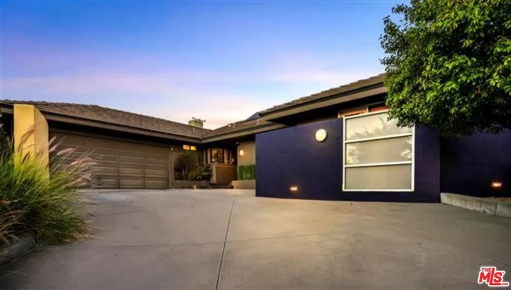 6020 S Halm Avenue Los Angeles, CA 90056