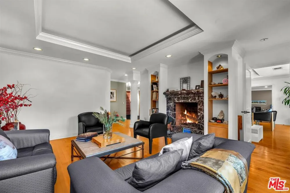 6020 S Halm Avenue Los Angeles, CA 90056
