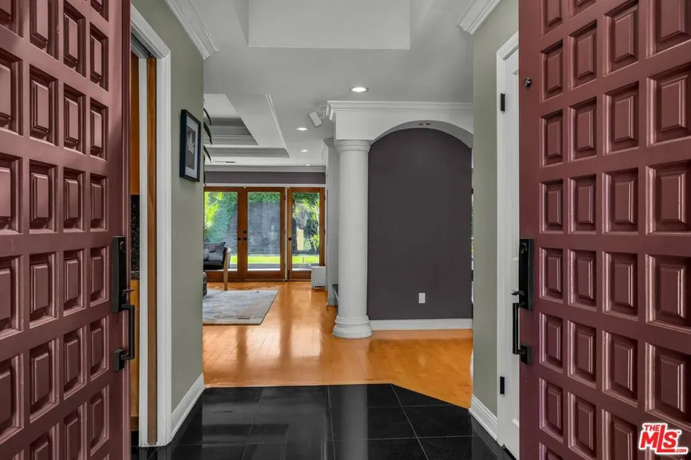 6020 S Halm Avenue Los Angeles, CA 90056