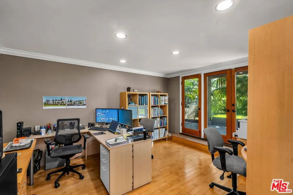 6020 S Halm Avenue Los Angeles, CA 90056