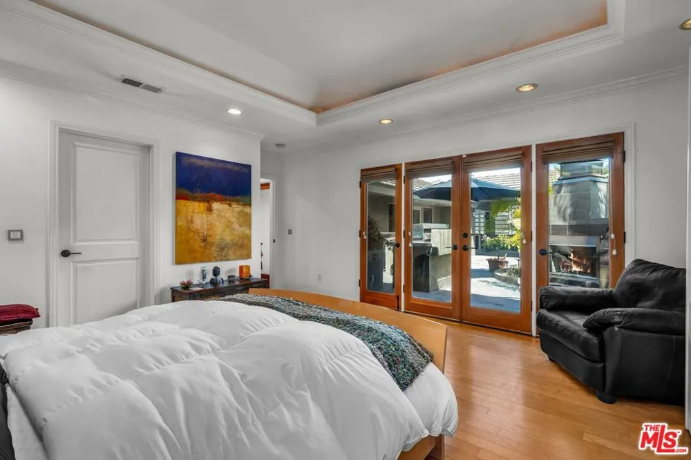 6020 S Halm Avenue Los Angeles, CA 90056