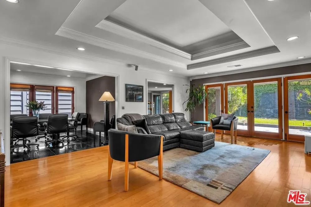6020 S Halm Avenue Los Angeles, CA 90056