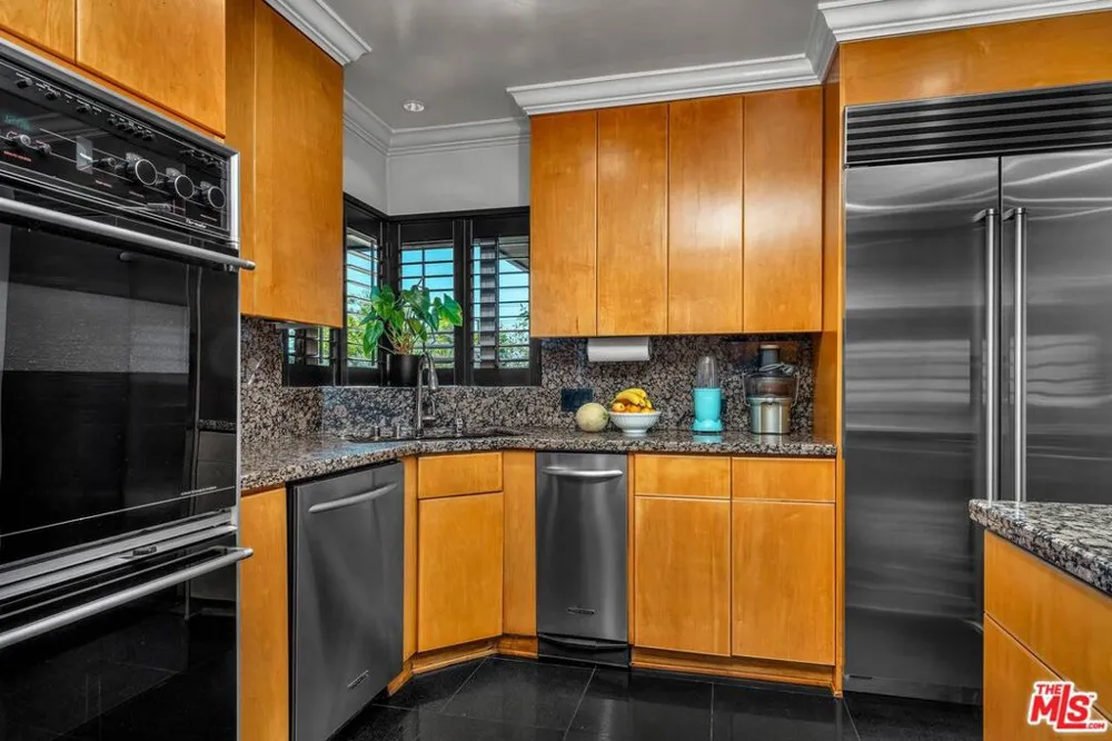 6020 S Halm Avenue Los Angeles, CA 90056