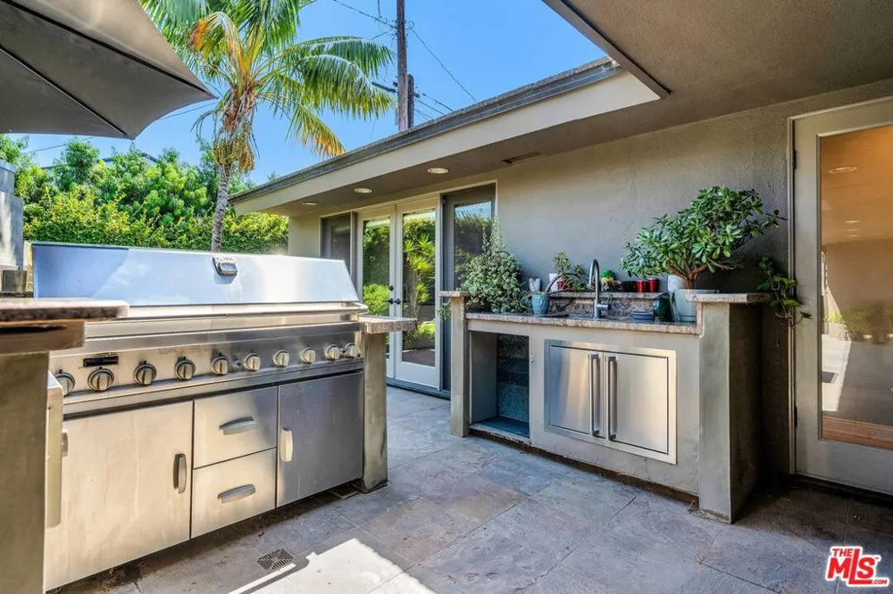 6020 S Halm Avenue Los Angeles, CA 90056