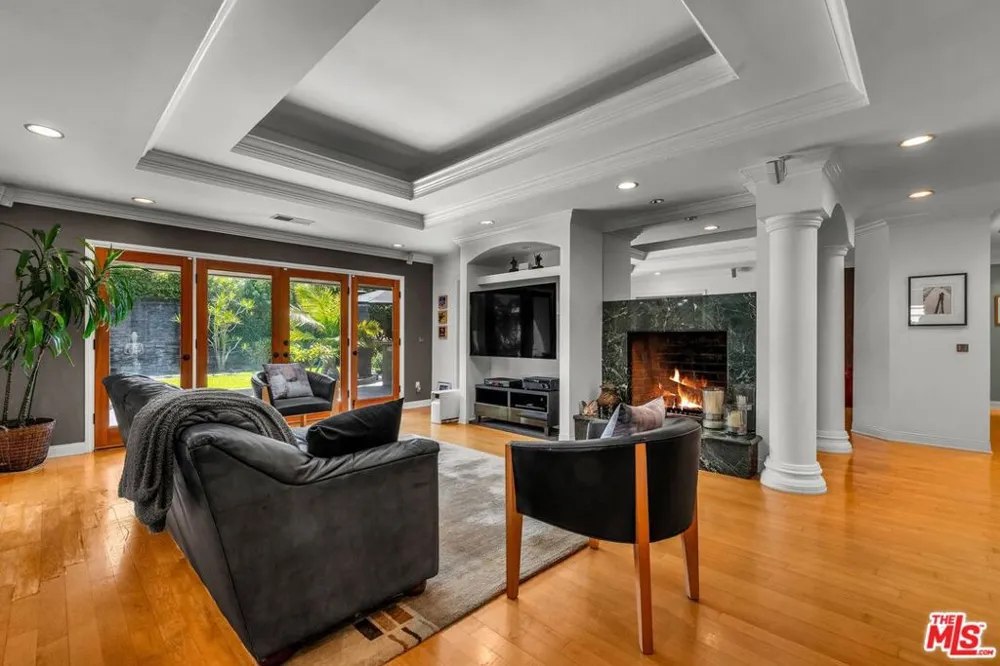 6020 S Halm Avenue Los Angeles, CA 90056