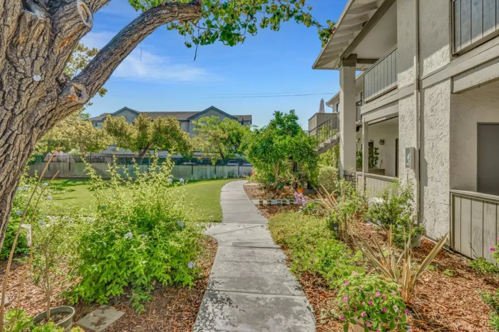 299 Kenbrook Circle San Jose, CA 95111