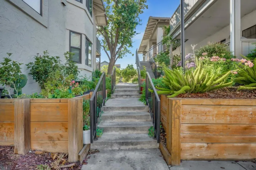 299 Kenbrook Circle San Jose, CA 95111