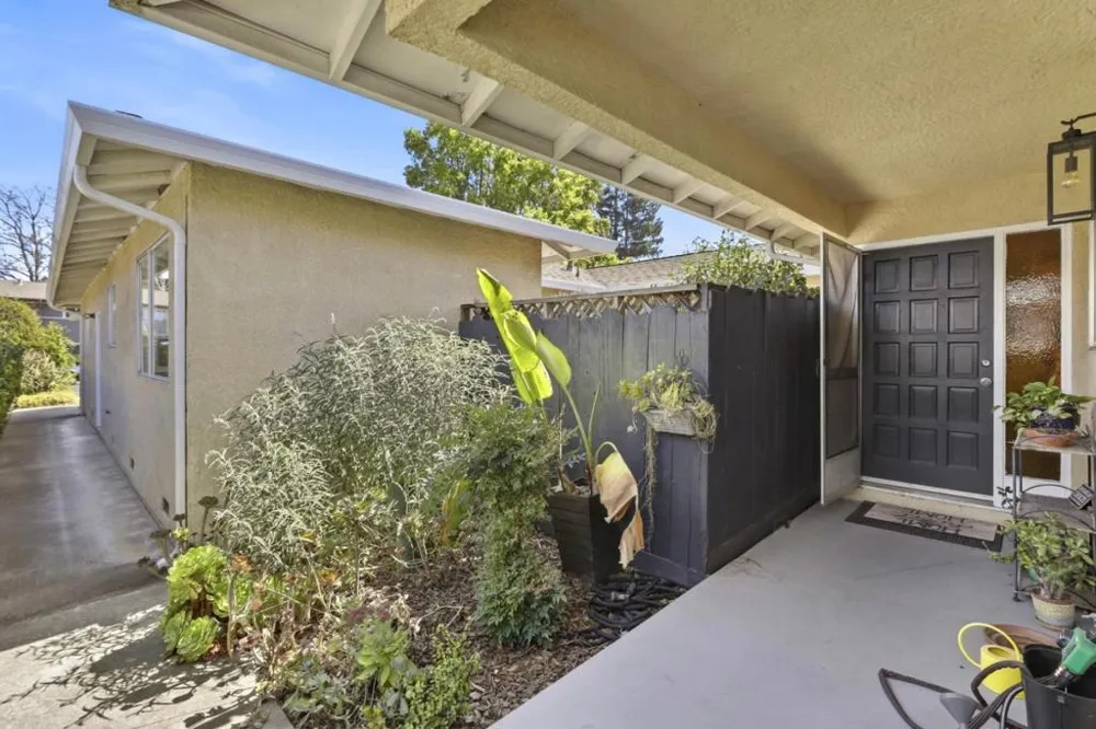 726 Muir Drive Mountain View, CA 94041