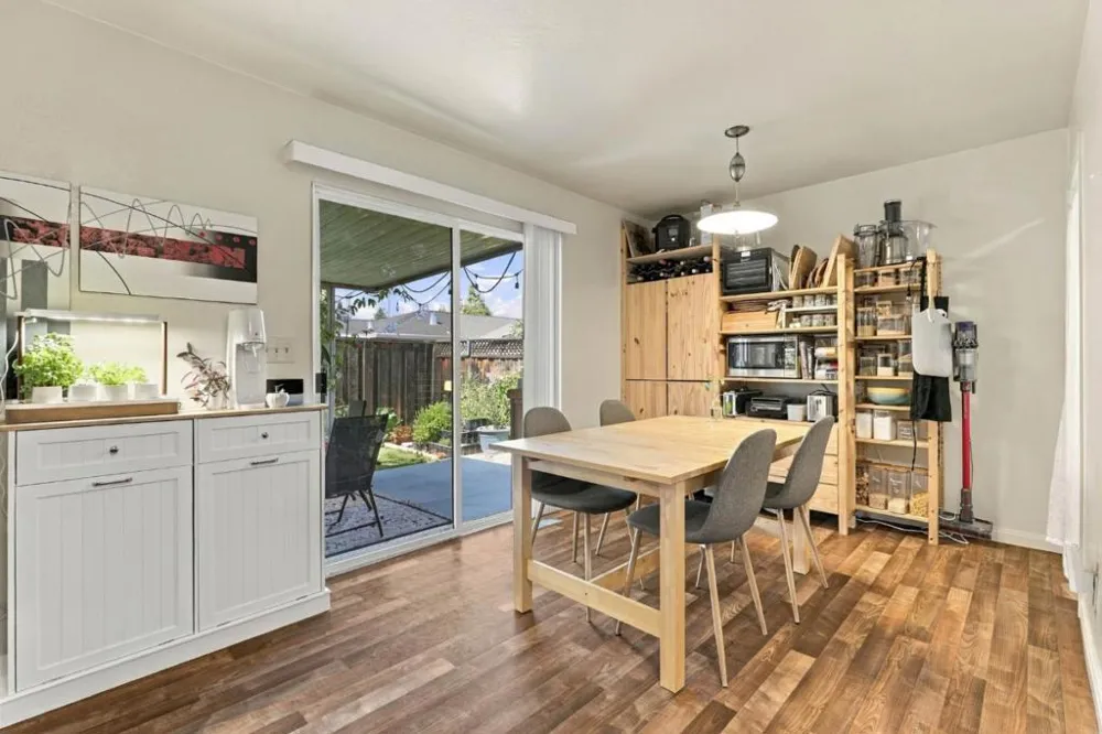 726 Muir Drive Mountain View, CA 94041