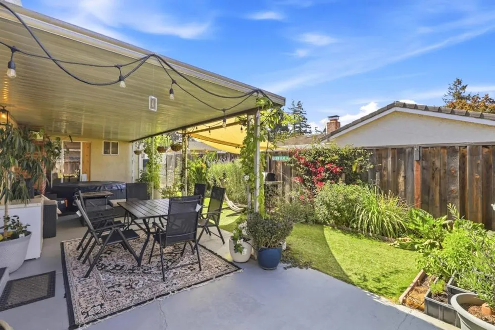 726 Muir Drive Mountain View, CA 94041