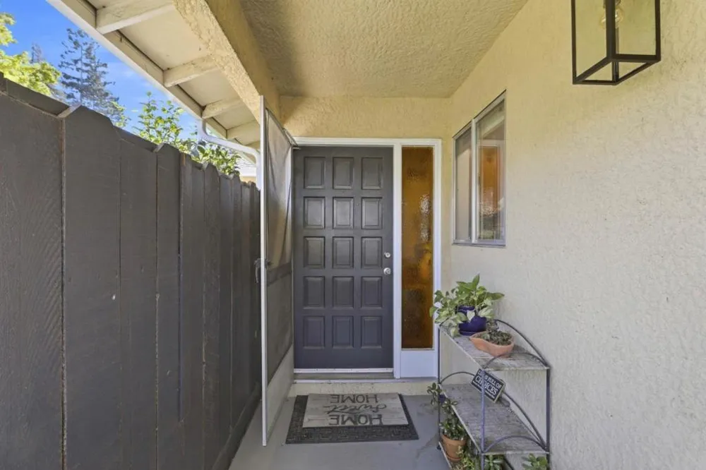 726 Muir Drive Mountain View, CA 94041