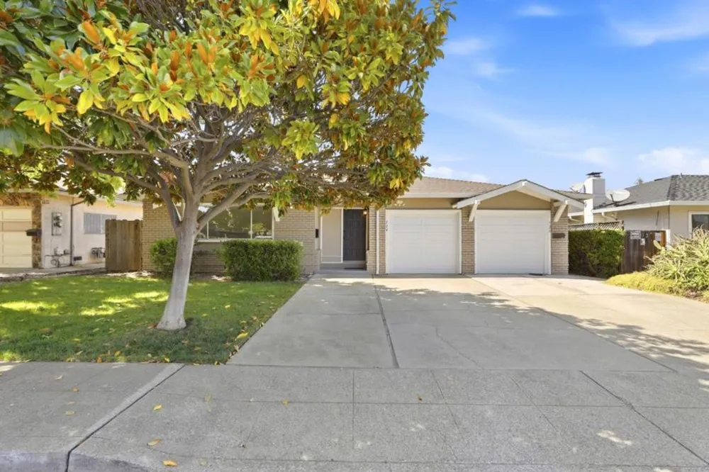 726 Muir Drive Mountain View, CA 94041