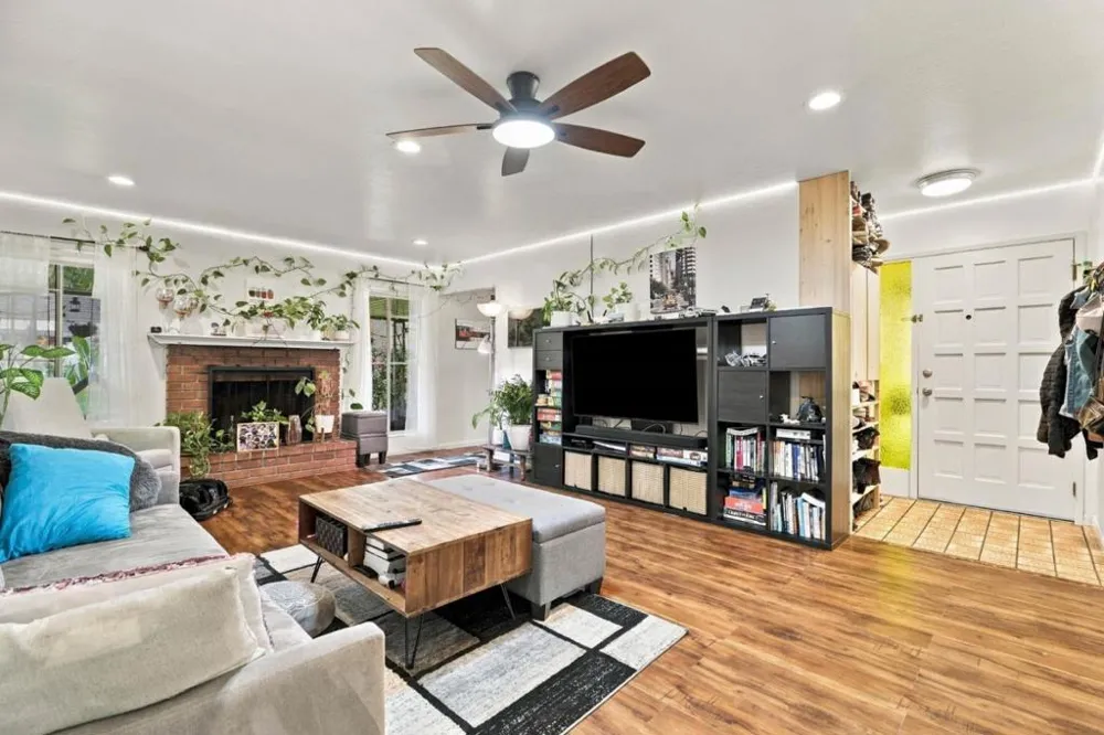 726 Muir Drive Mountain View, CA 94041