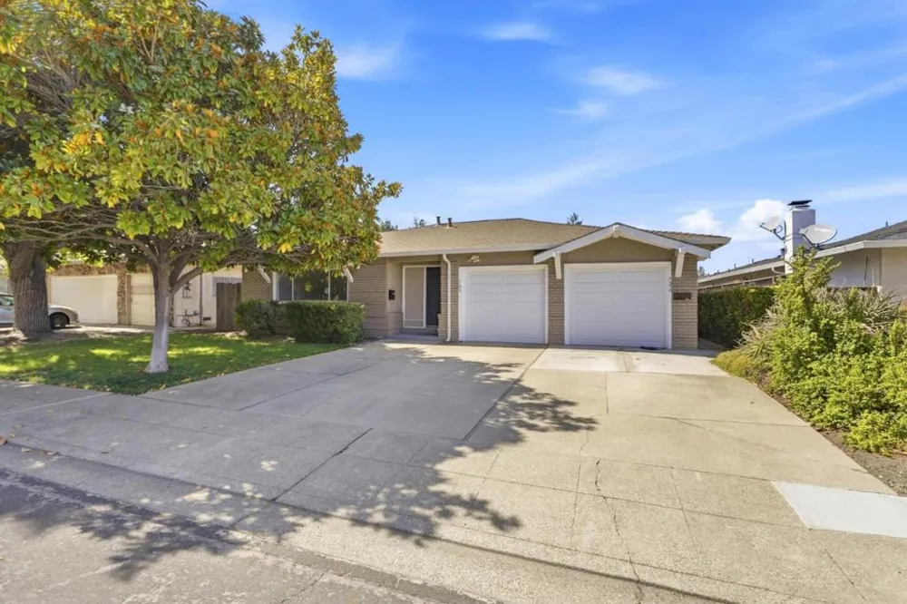 726 Muir Drive Mountain View, CA 94041