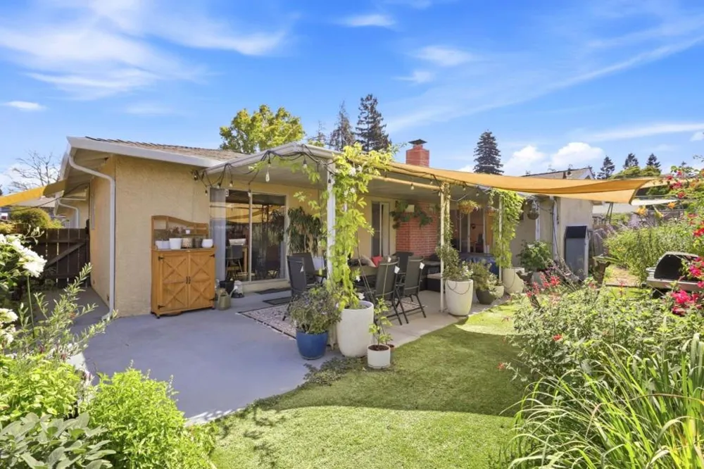 726 Muir Drive Mountain View, CA 94041