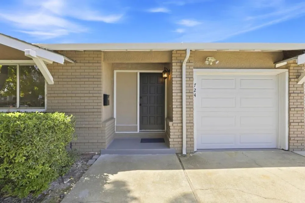 726 Muir Drive Mountain View, CA 94041