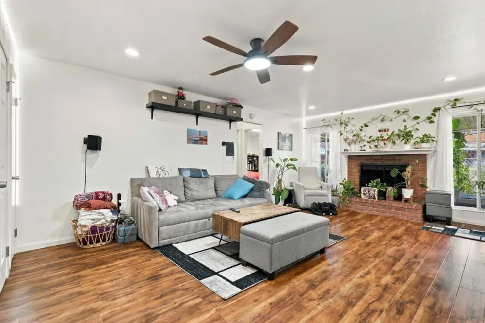 726 Muir Drive Mountain View, CA 94041