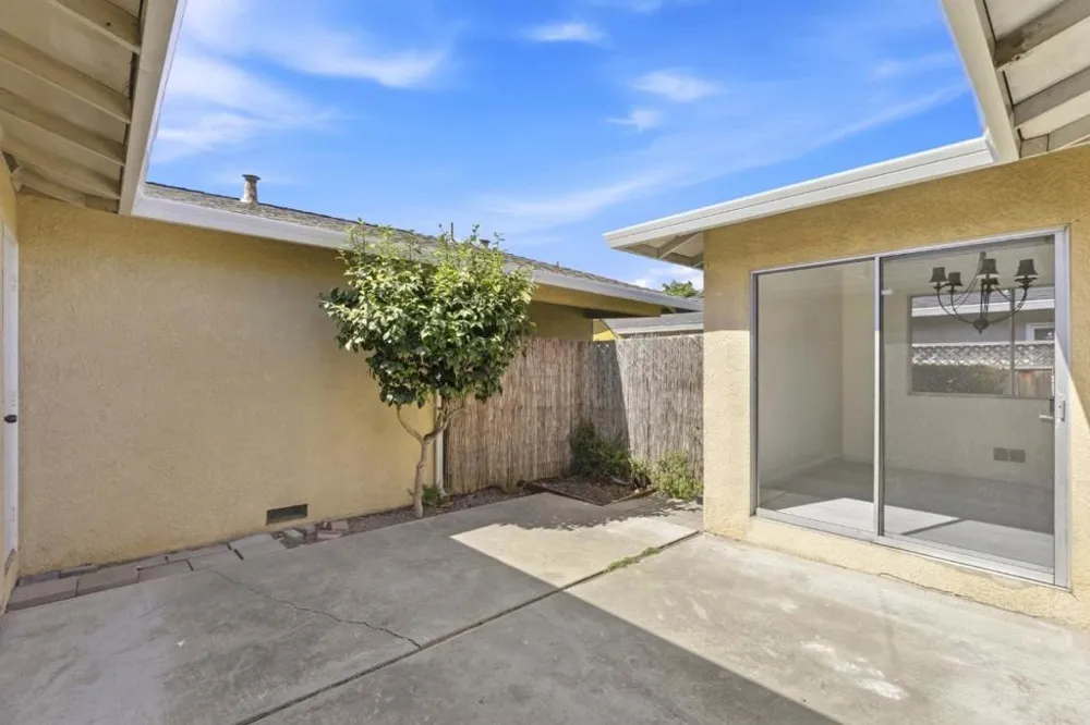 726 Muir Drive Mountain View, CA 94041