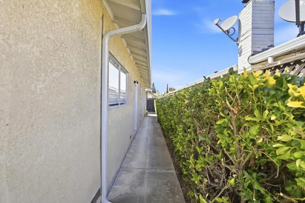 726 Muir Drive Mountain View, CA 94041