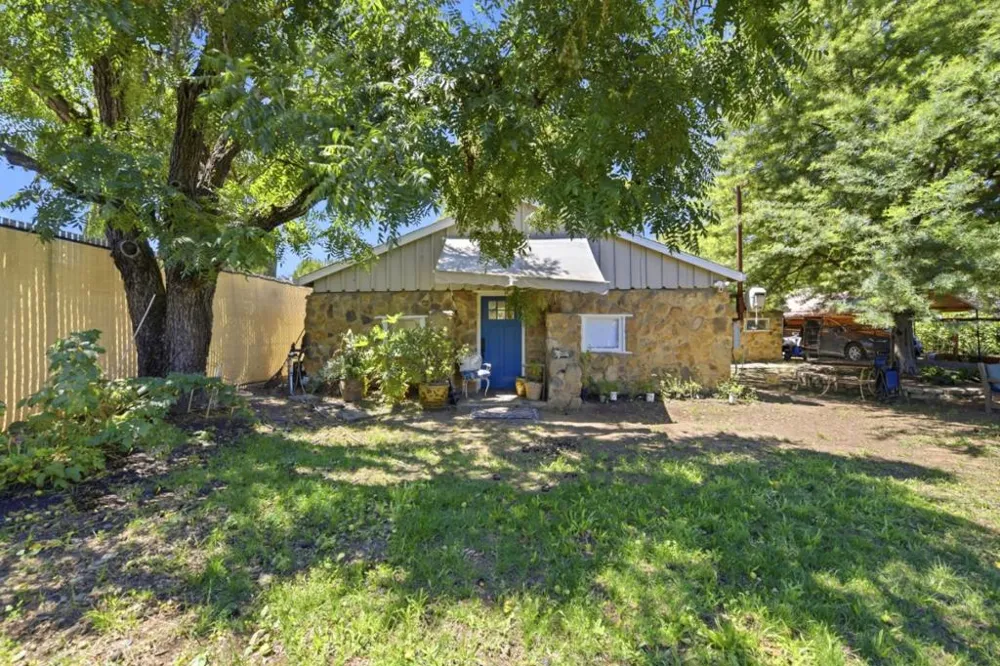 10095 Monterey Road Gilroy, CA 95020