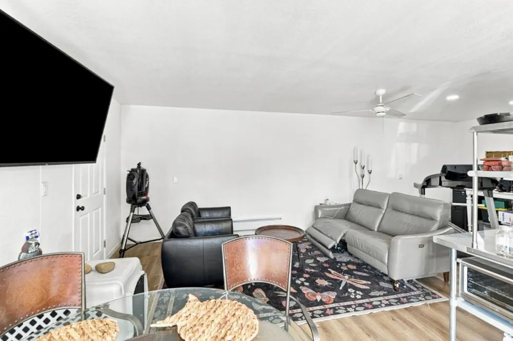 10095 Monterey Road Gilroy, CA 95020