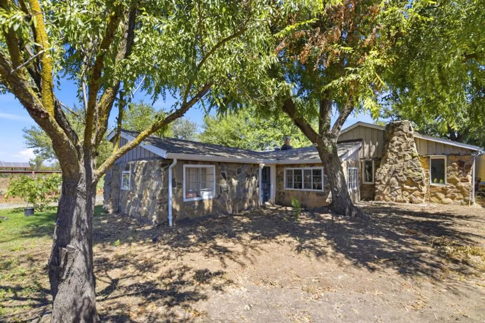 10095 Monterey Road Gilroy, CA 95020