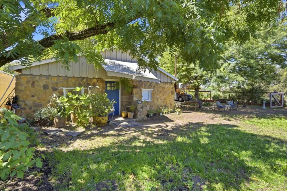 10095 Monterey Road Gilroy, CA 95020