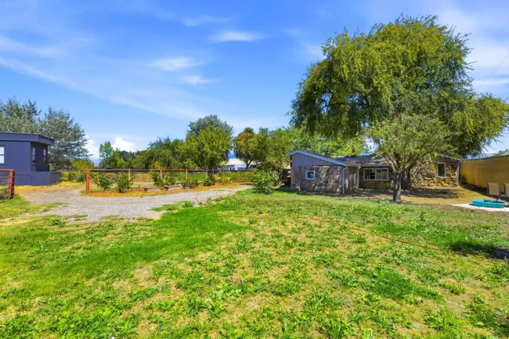 10095 Monterey Road Gilroy, CA 95020