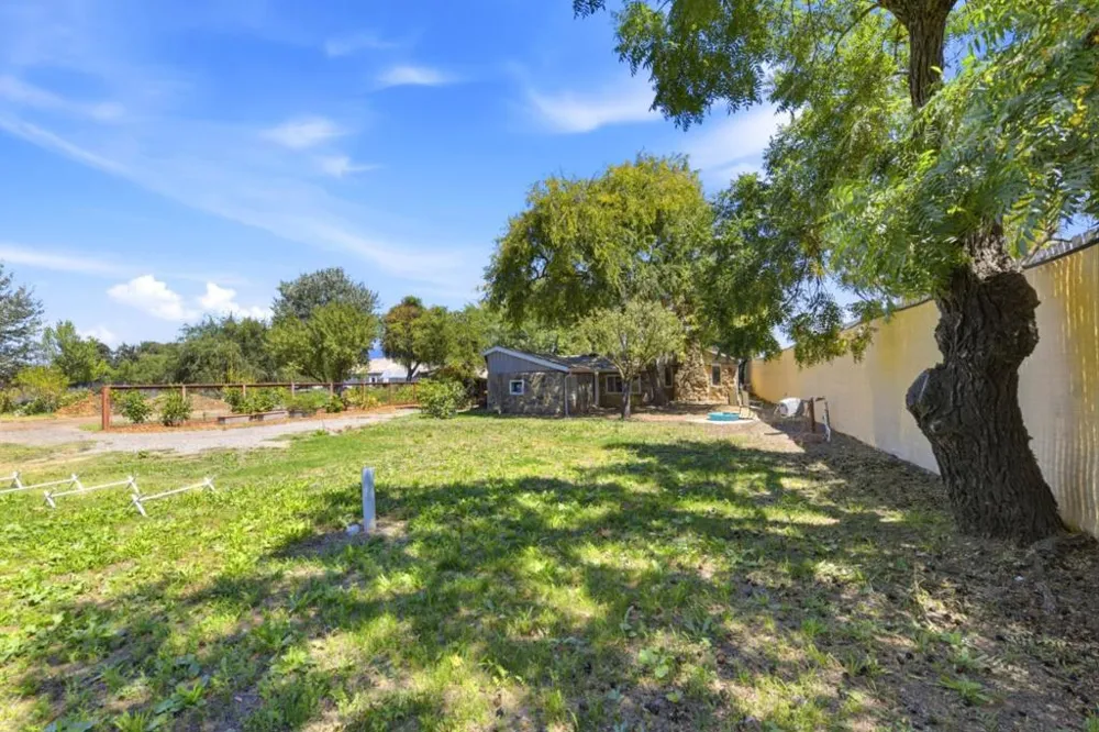 10095 Monterey Road Gilroy, CA 95020