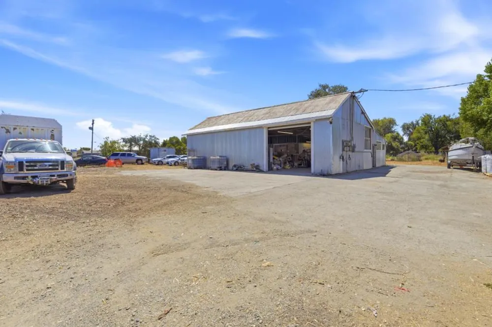 10095 Monterey Road Gilroy, CA 95020