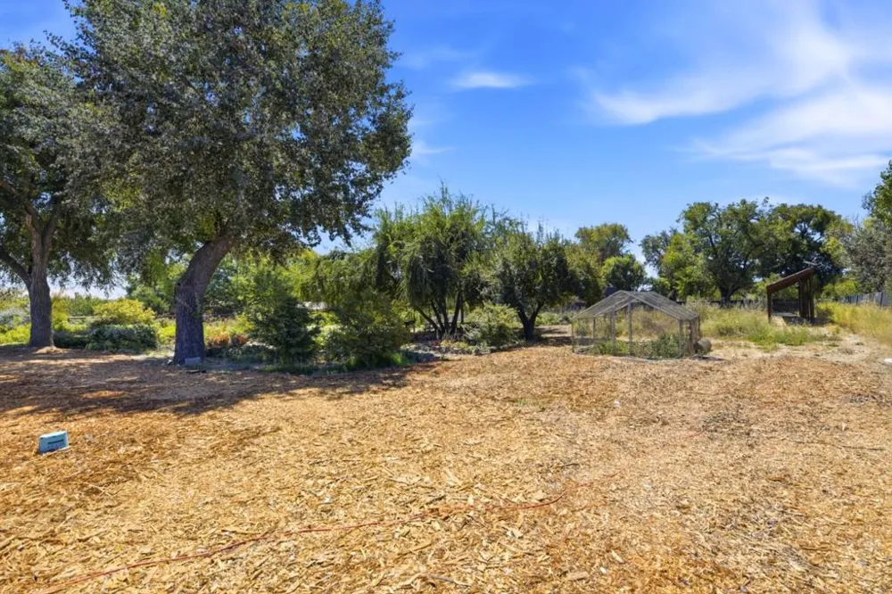 10095 Monterey Road Gilroy, CA 95020