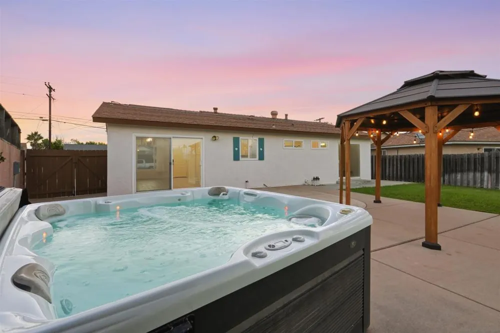 5241 Jamestown San Diego, CA 92117
