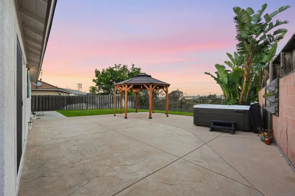 5241 Jamestown San Diego, CA 92117