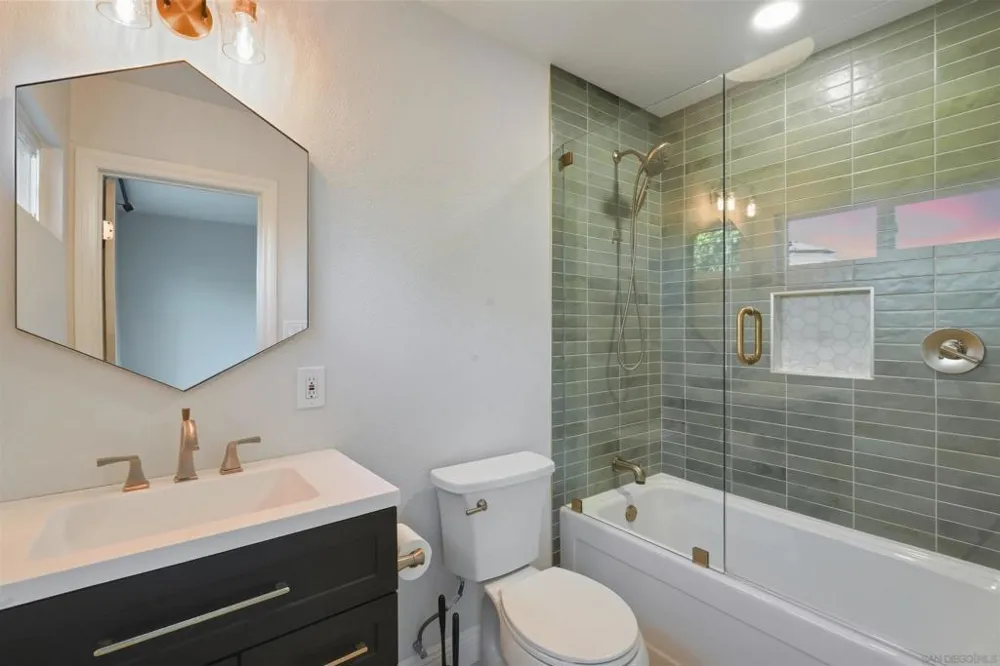 5241 Jamestown San Diego, CA 92117